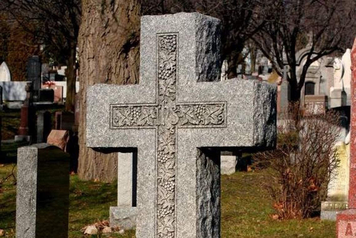 Nagrobek przygniótł 6-letnie dziecko na cmentarzu