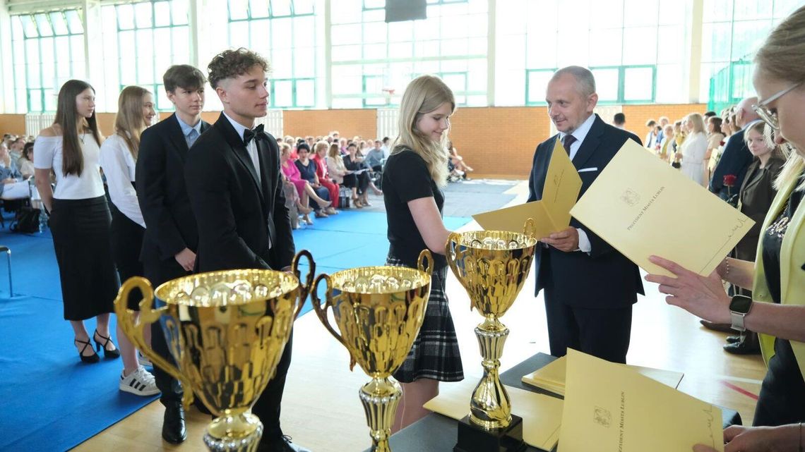 Nagrody dla najlepszych. 228 uczniów otrzymało stypendia od prezydenta 