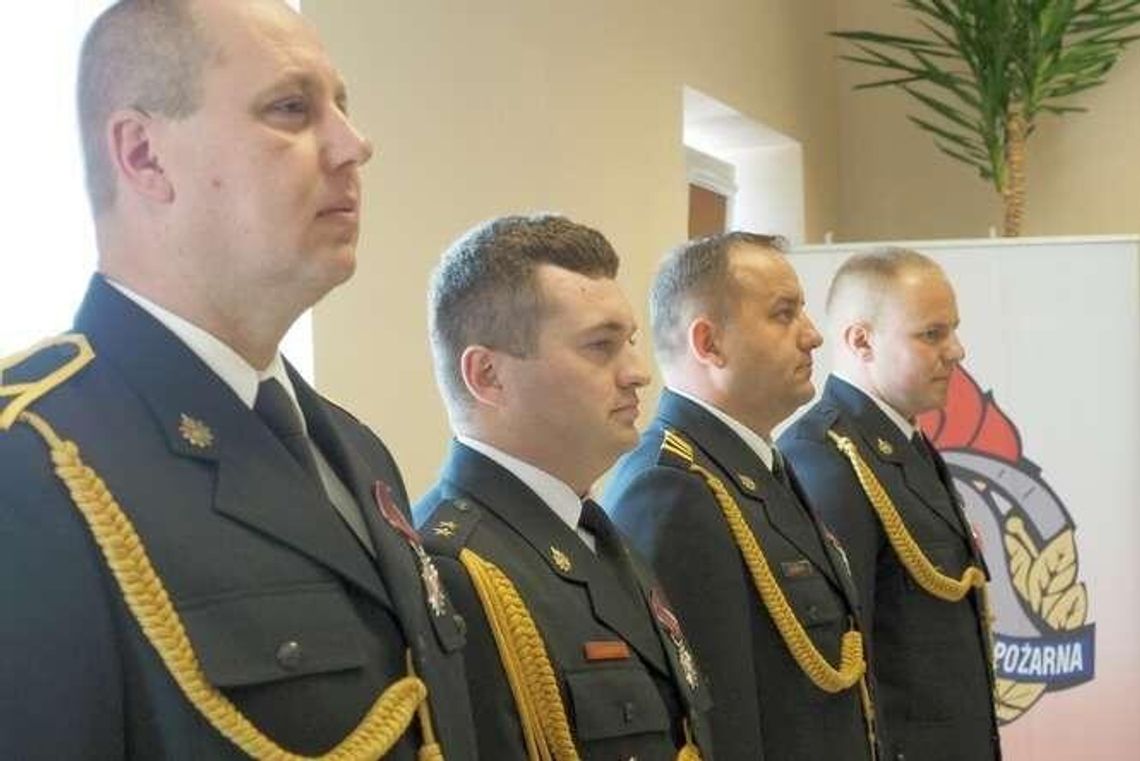 Nagrody dla strażaków za dzielność. "To był impuls, nie czułem strachu" Nagrody dla strażaków za dzielność. "To był impuls, nie czułem strachu"