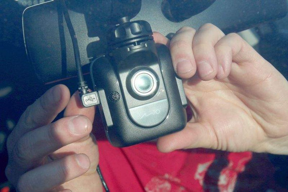 Nagrywają filmy na drodze i wysyłają policji. Są mandaty i sprawy w sądzie