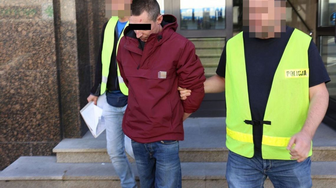 "Najbardziej dotkliwy środek zapobiegawczy" dla mężczyzny, który zaatakował policjanta podczas marszu równości