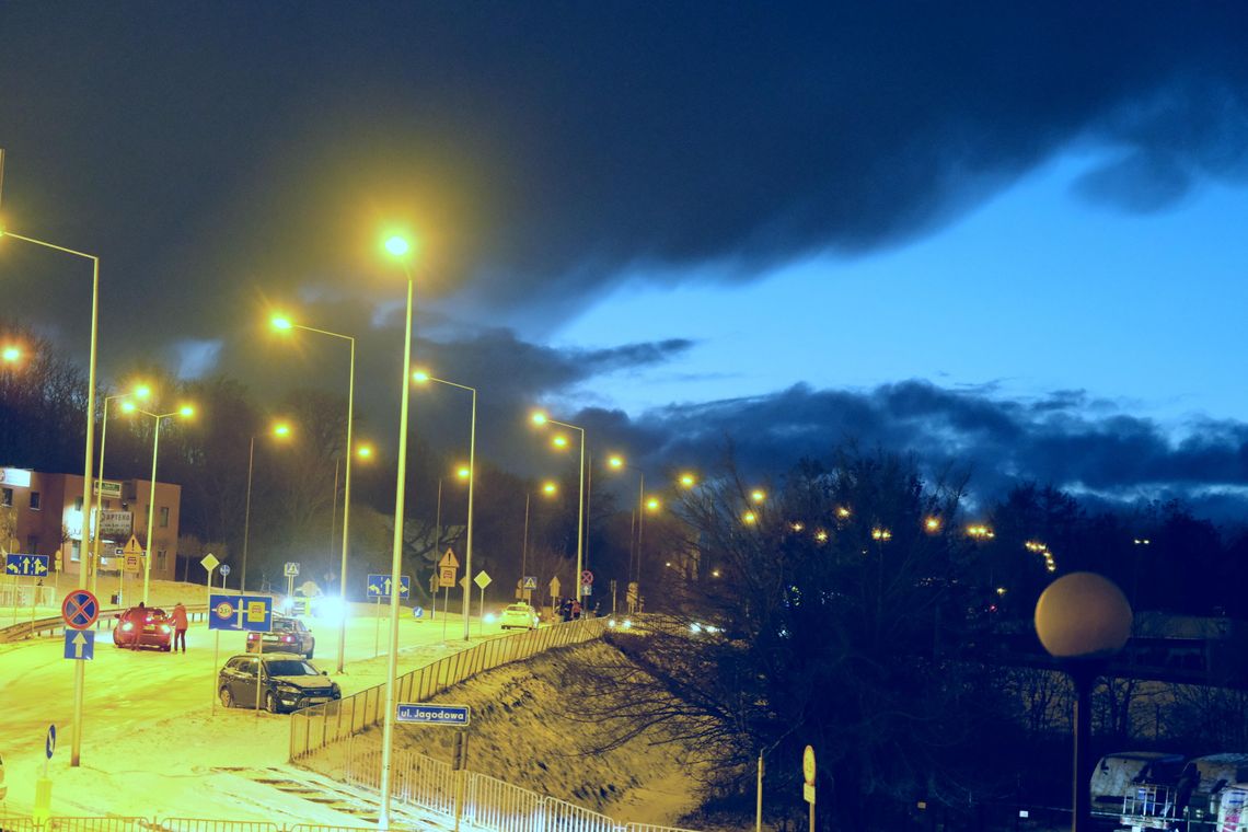 Najbliższa noc z mgłą i opadami deszczu, lokalnie gołoledź. U nas będzie ślisko