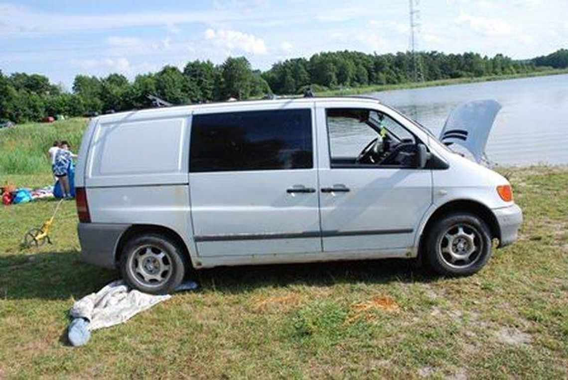 Najechał samochodem na plażowiczkę. Miał prawie 3 promile alkoholu Najechał samochodem na plażowiczkę. Miał prawie 3 promile alkoholu