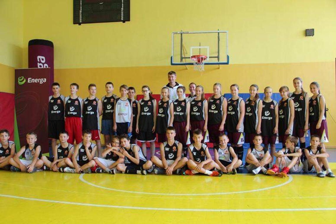 Najlepsi młodzi koszykarze trenują w Białej Podlaskiej Najlepsi młodzi koszykarze trenują w Białej Podlaskiej