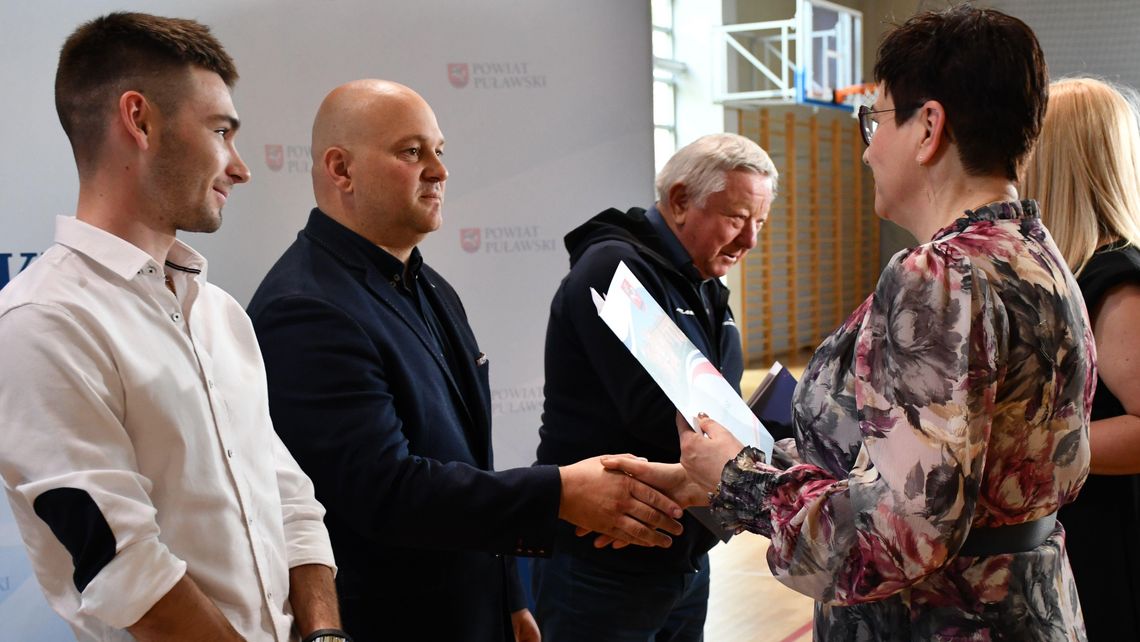 Najlepsi sportowcy odebrali nagrody starosty. Wśród nich Malwina Kopron