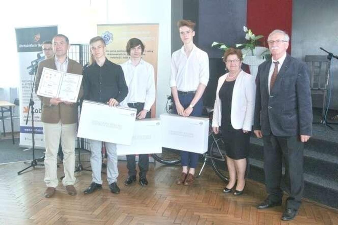 Najlepsi uczniowie na Olimpiadzie Innowacji Technicznych i Wynalazczości