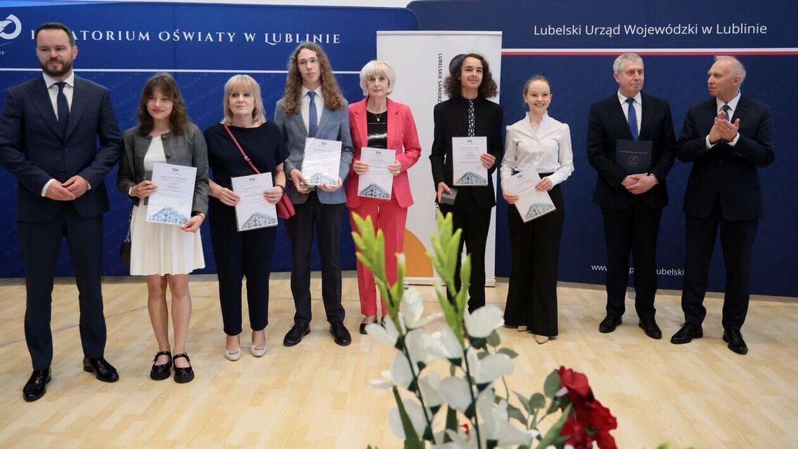 Najlepsi uczniowie podstawówek z całego województwa z nagrodami Najlepsi uczniowie podstawówek z całego województwa z nagrodami