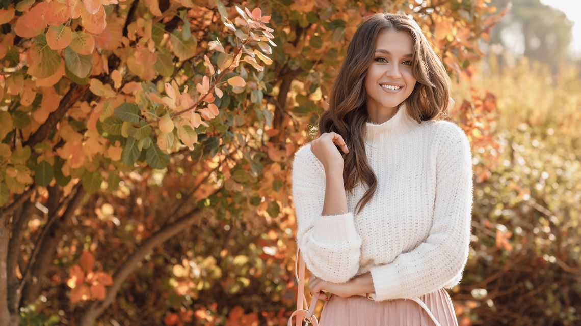 Najnowsze trendy jesienne w damskiej garderobie 2025