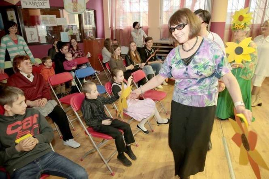 Najpierw bal potem paczki od PCK dla dzieci