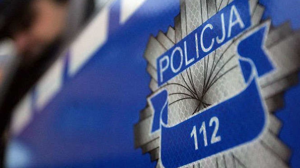 Najpierw okradli go znajomi, z którymi imprezował. Potem związali go taśmą i zamknęli