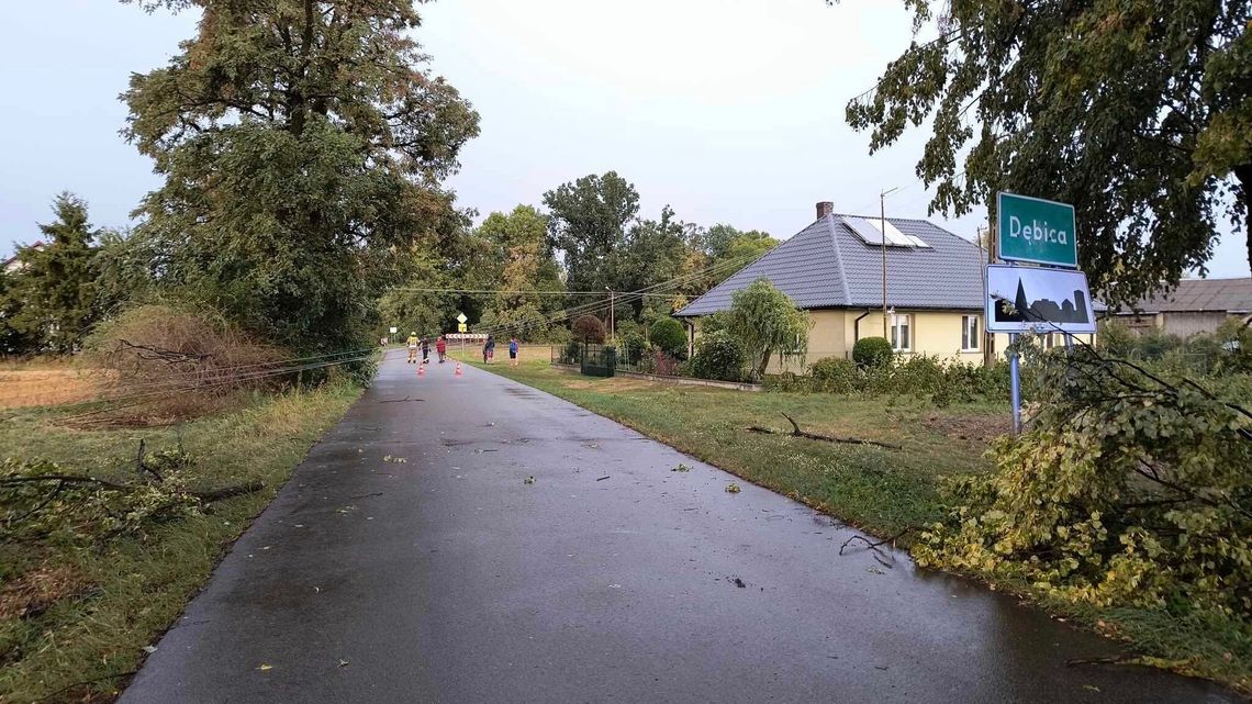 Najpierw wichury, potem ulewne deszcze. Zerwane dachy i podtopienia