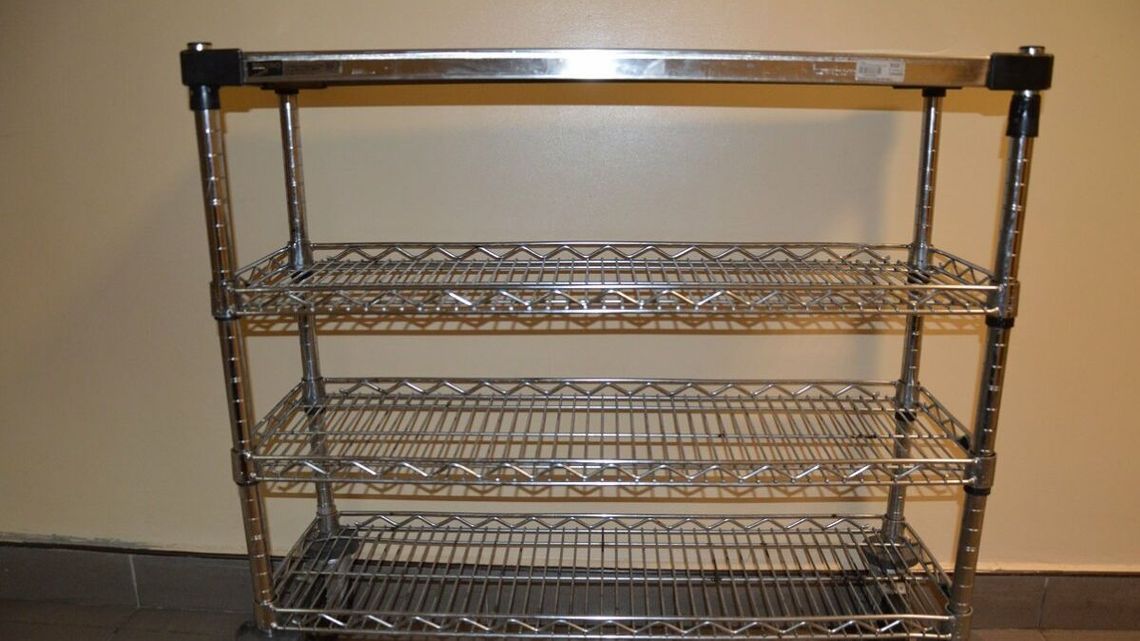 Najpierw wypił, później wyciągnął z lokalu wózek gastronomiczny Najpierw wypił, później wyciągnął z lokalu wózek gastronomiczny