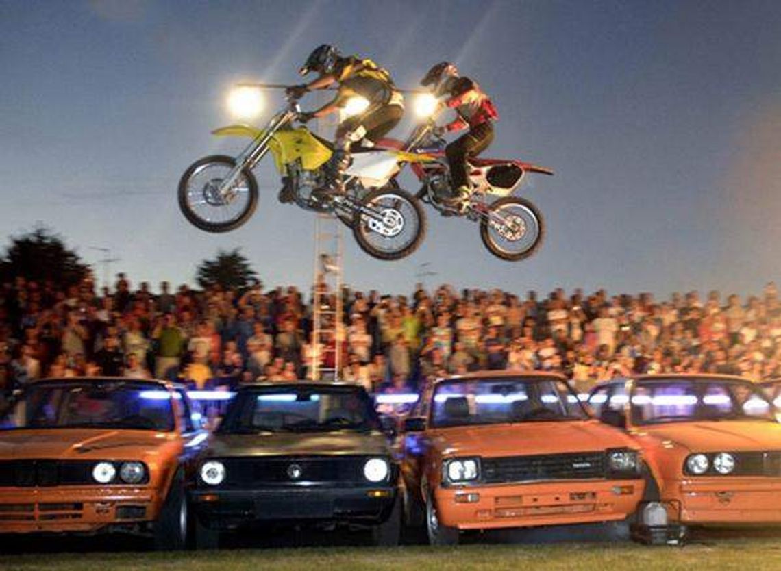 Największe kaskaderskie show na lotnisku w Białej Podlaskiej