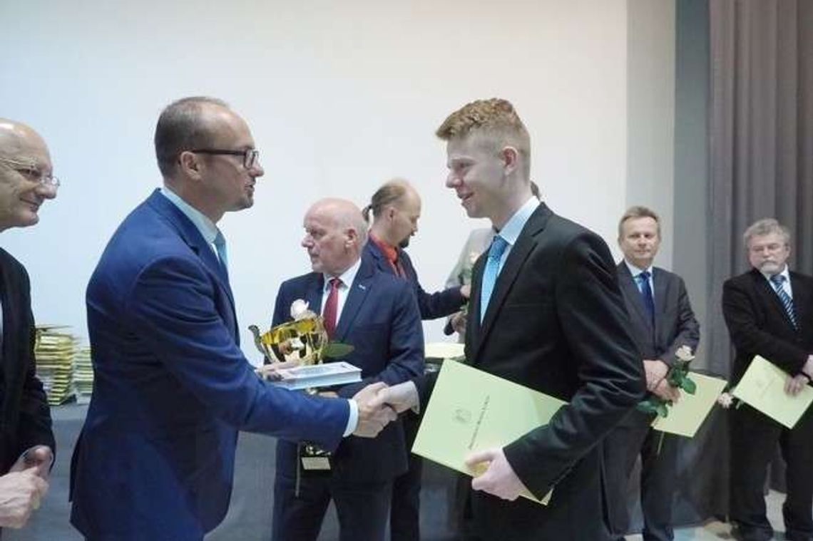 Najzdolniejsi ze zdolnych. Uczeń I LO dostanie aż 3 tys. zł stypendium