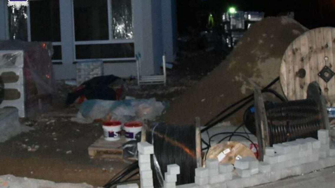 Nakradł na 3 tys. zł. Brał wiaderka z tynkiem i styropian Nakradł na 3 tys. zł. Brał wiaderka z tynkiem i styropian