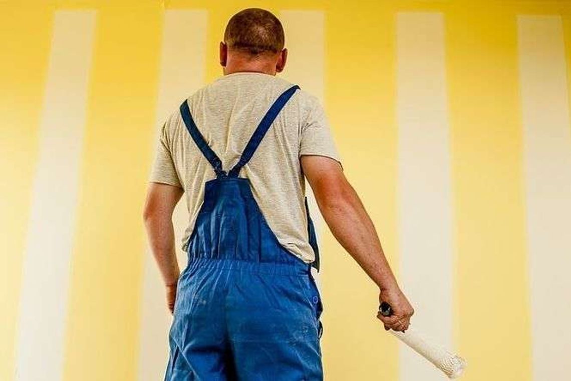 Nałęczów: Malują klatkę schodową, a głowa boli