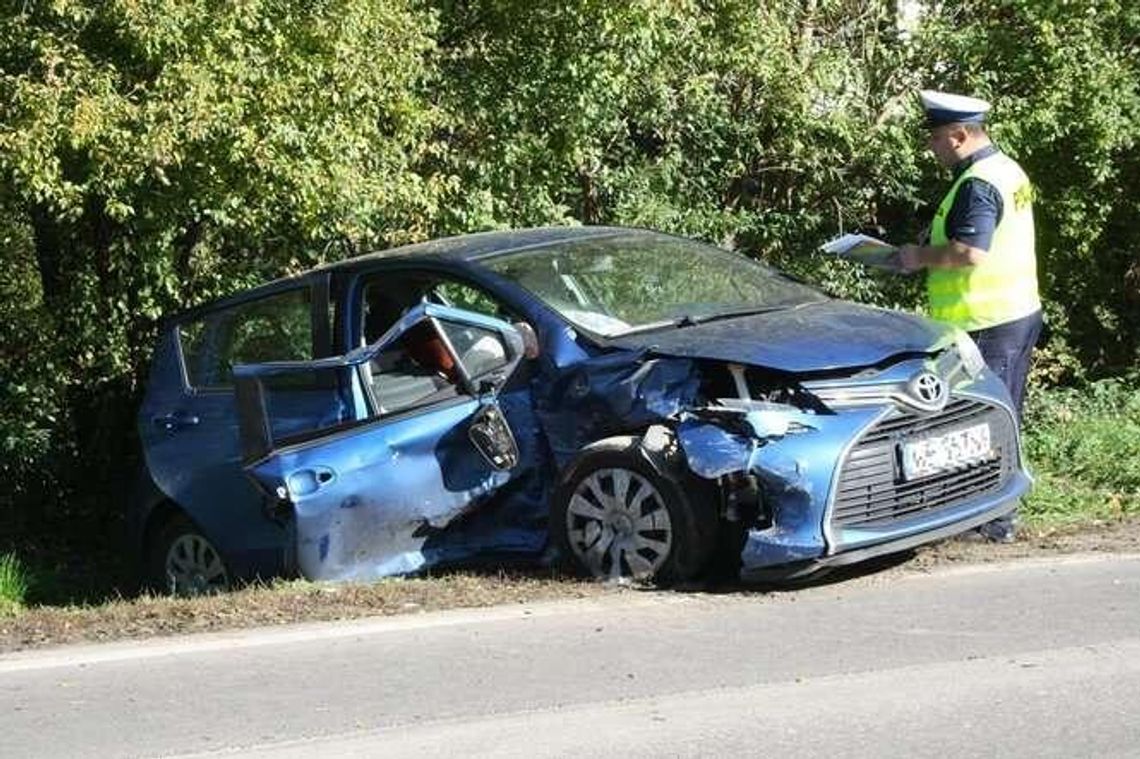 Nałęczowska: Wymusiła pierwszeństwo. Kierowca w ciężkim stanie [zdjęcia]