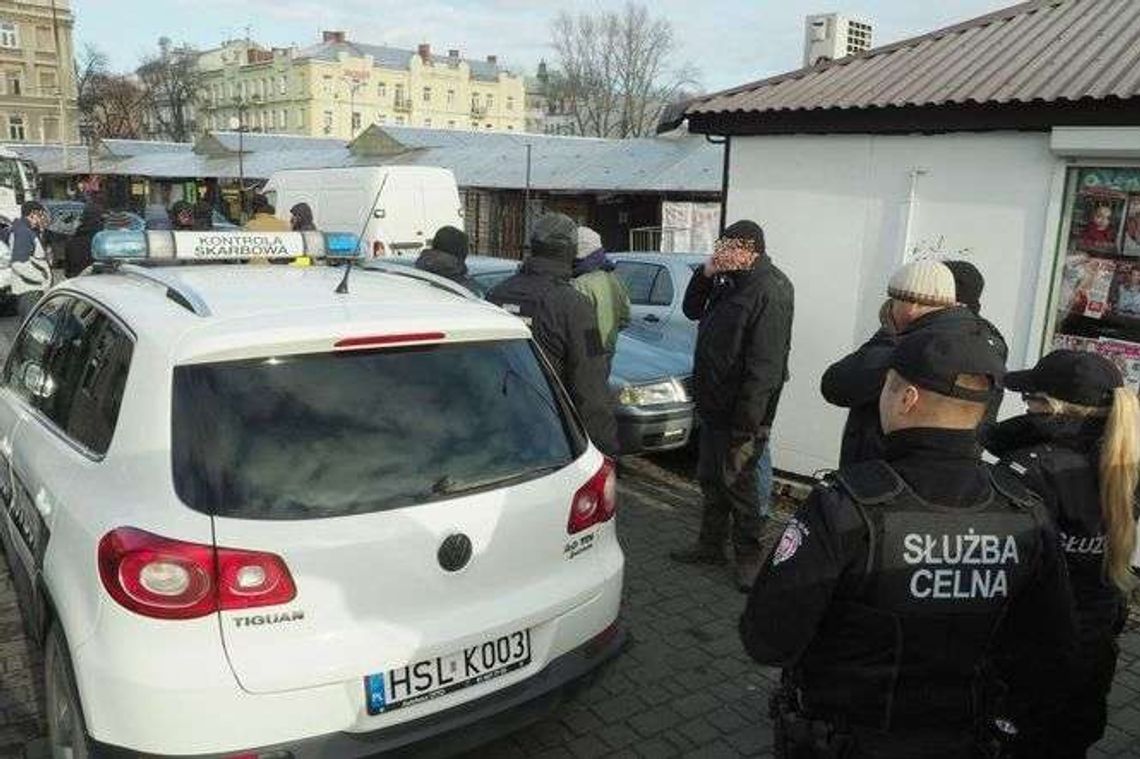 Nalot na nielegalny magazyn z papierosami w Lublinie. W środku tysiące paczek