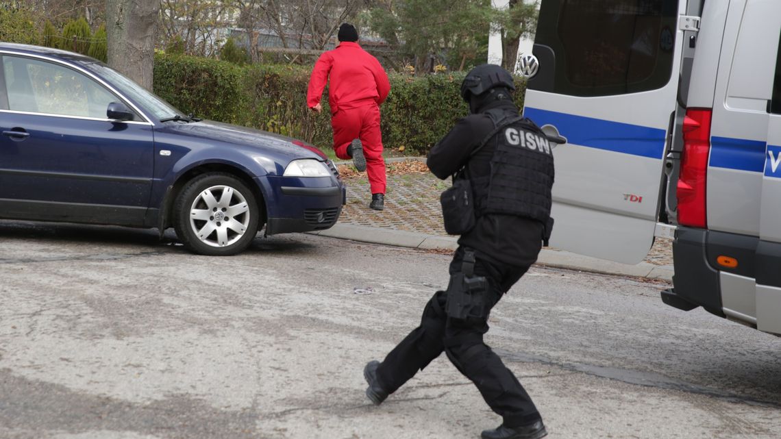 Napad, strzelanina, pościg i ewakuacja osadzonych. Ćwiczenia w areszcie w Lublinie [zdjęcia]