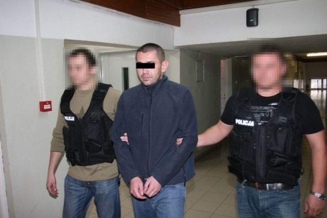 Napadł na aptekę przy ul. Głębokiej i uciekł bez łupu. Wpadł po tygodniu