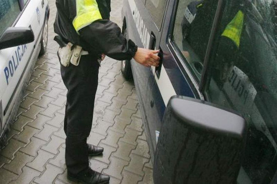 Napadł na dziewczynkę, okradł i uciekł do lasu Napadł na dziewczynkę, okradł i uciekł do lasu