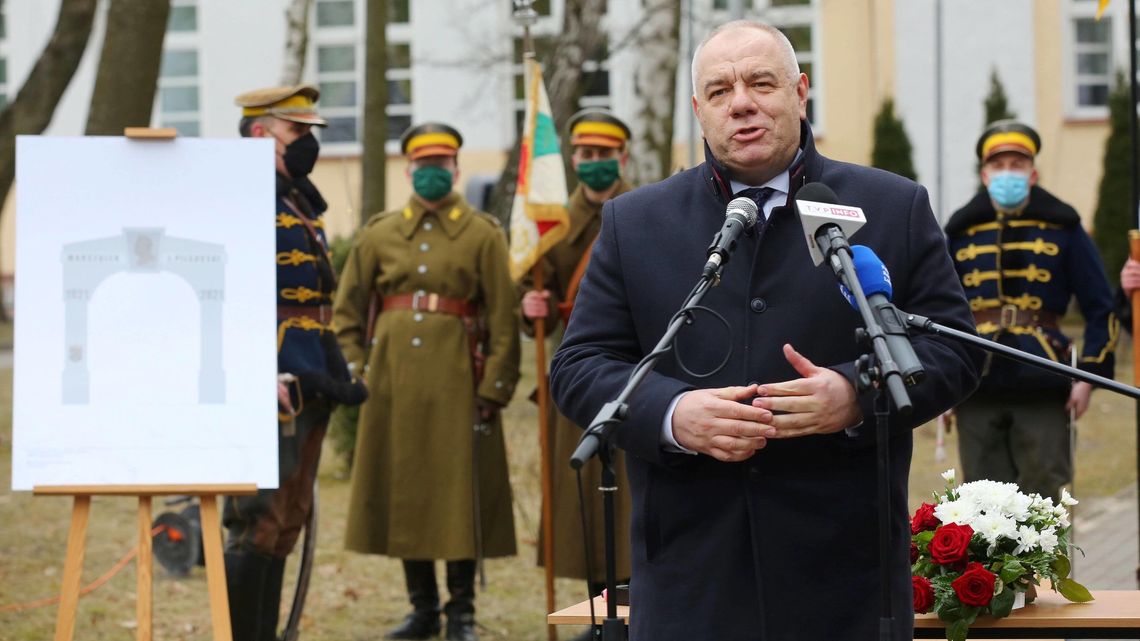 Napięcie wokół łuku triumfalnego. Jest petycja przeciwko budowie Napięcie wokół łuku triumfalnego. Jest petycja przeciwko budowie