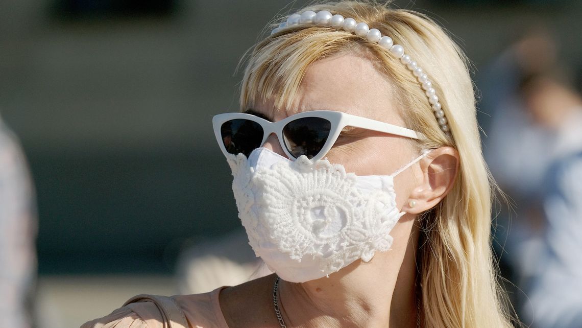 Narcyzi nie wierzą, że dystans zmniejsza ryzyko zakażenia koronawirusem Narcyzi nie wierzą, że dystans zmniejsza ryzyko zakażenia koronawirusem