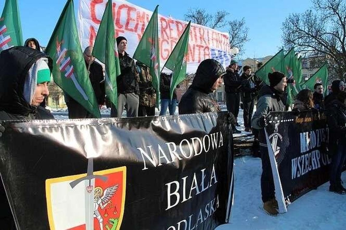 Narodowcy manifestowali w Białej Podlaskiej: "Polska tylko dla Polaków" (zdjęcia)
