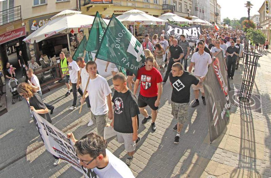 Narodowcy maszerowali przez Lublin (zdjęcia)