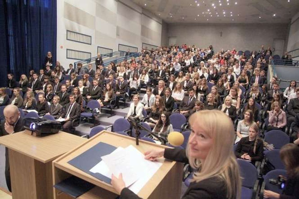 Nasi najlepsi uczniowie. Stypendia otrzymały 243 osoby (zdjęcia)