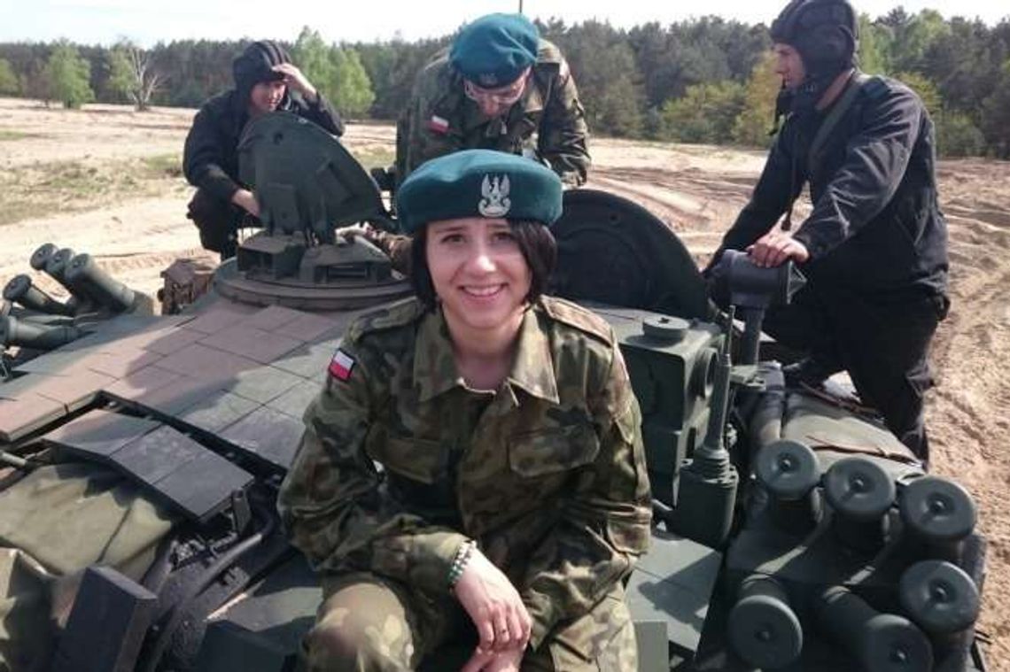 Nasi posłowie z karabinami. Szkolenie na poligonie wojskowym