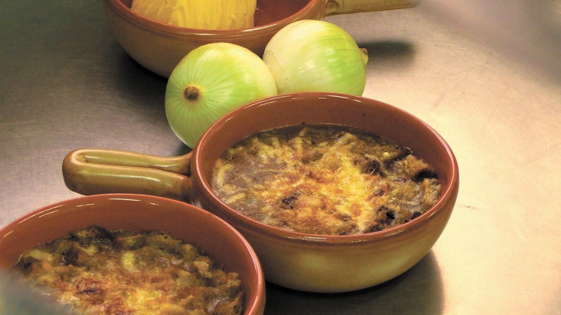 Nastaw się na rosół. Przepisy na jesienne zupy Nastaw się na rosół. Przepisy na jesienne zupy