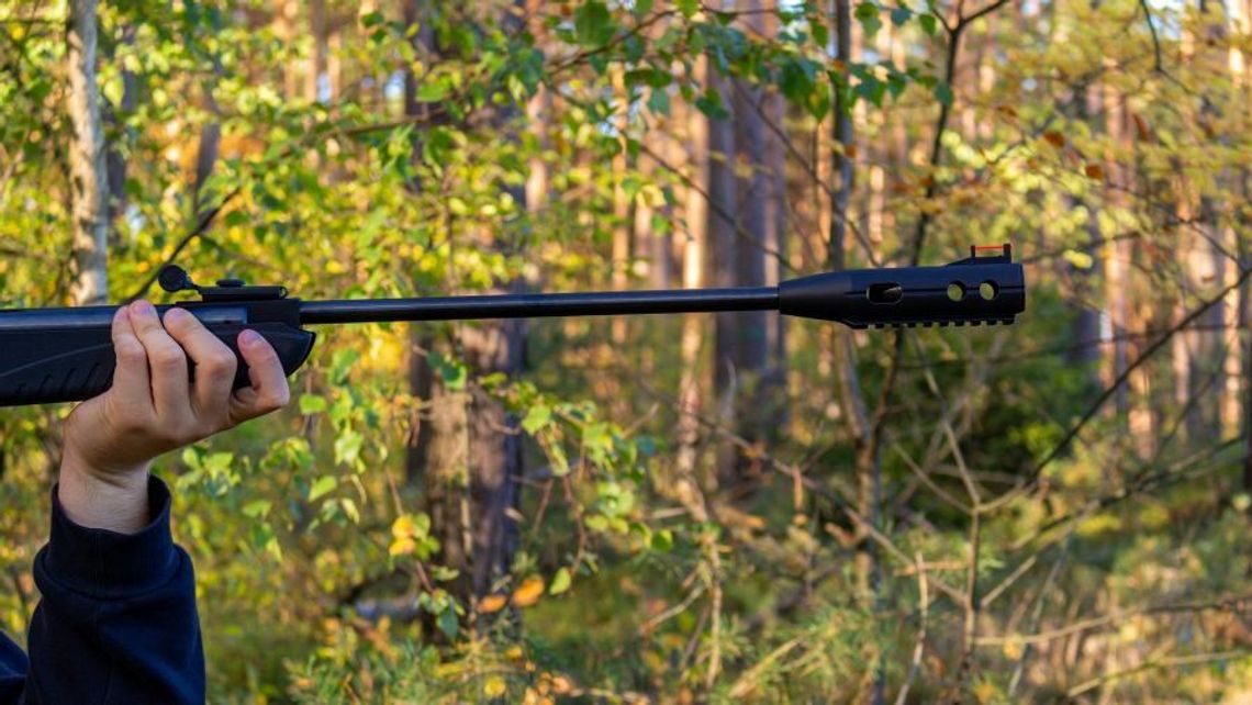 Nastolatek poczuł kulkę w głowie. Szokujące, kto go postrzelił 