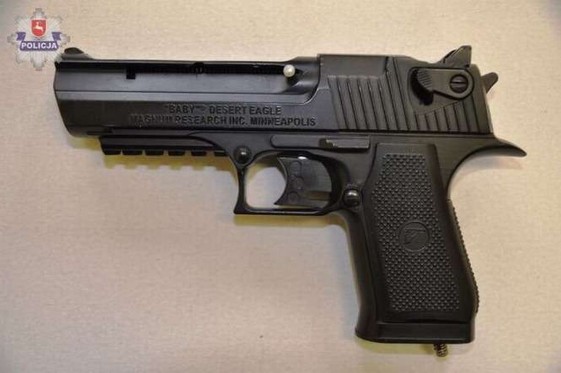 Nastolatek strzelał do samochodów. Chciał się zemścić