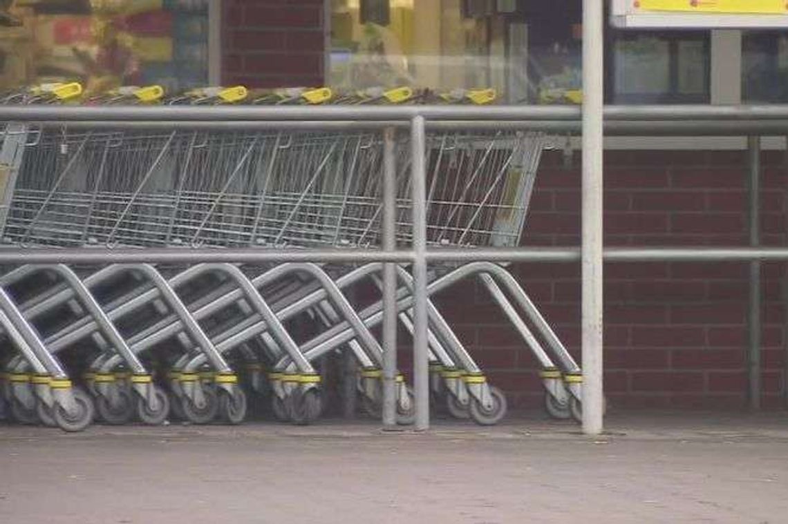Nastolatkowie postrzelili kobietę z wiatrówki, później napadli na supermarket