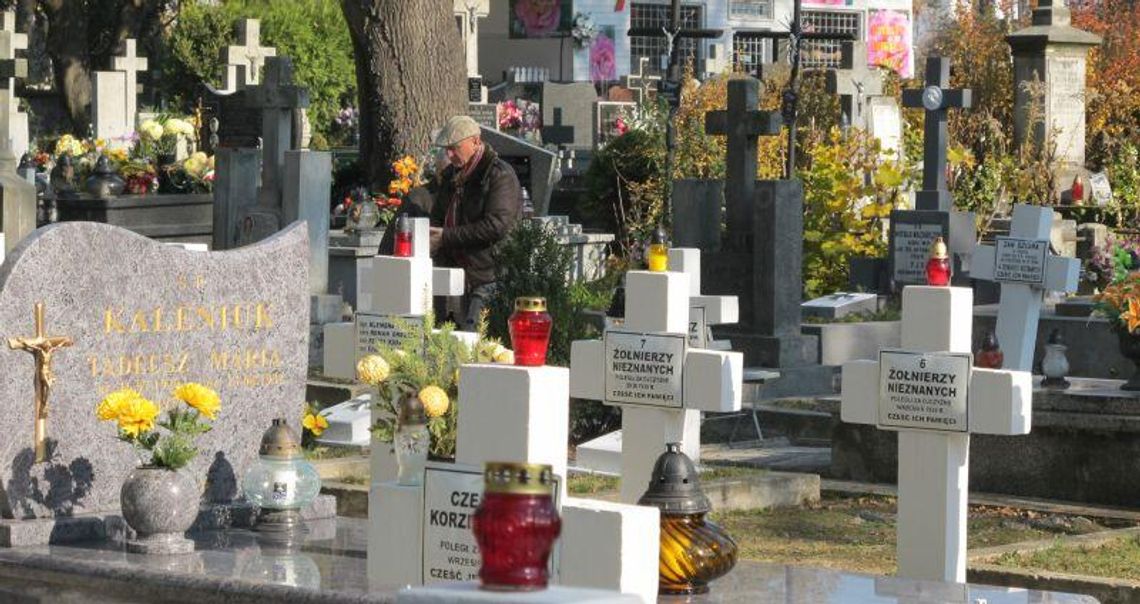 Nastolatkowie zdewastowali cmentarz w Tyszowcach. Policja ma sprawców