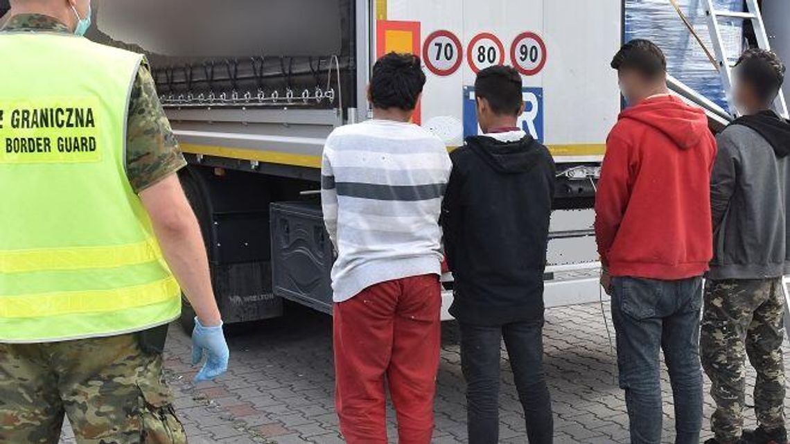 Nastoletni Serbowie próbowali dostać się do Francji. Wpadli pod Białą Podlaską