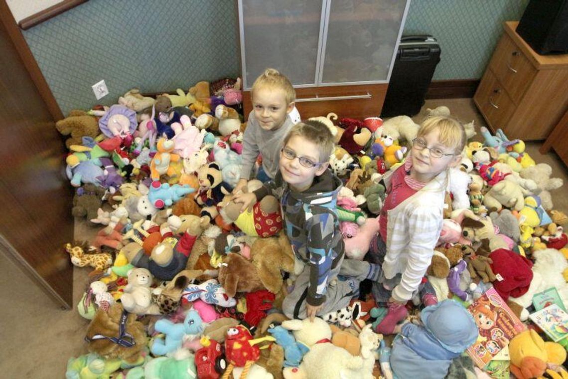 Nasza akcja: Jak miś rozdawał prezenty (zdjęcia) Nasza akcja: Jak miś rozdawał prezenty (zdjęcia)