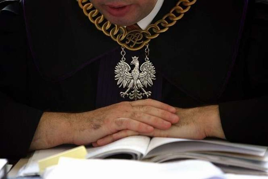 Nauczyciel wyłudził miliony, pieniądze trafiały na Cypr. Chce dla siebie 3 lat więzienia Nauczyciel wyłudził miliony, pieniądze trafiały na Cypr. Chce dla siebie 3 lat więzienia