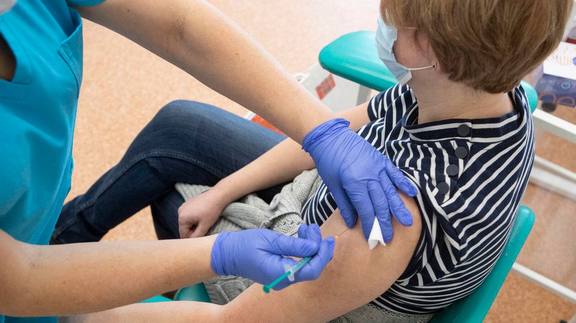 Nauczyciele akademiccy szczepią się przeciw COVID-19. Kiedy wrócą na uczelnie? Nauczyciele akademiccy szczepią się przeciw COVID-19. Kiedy wrócą na uczelnie?