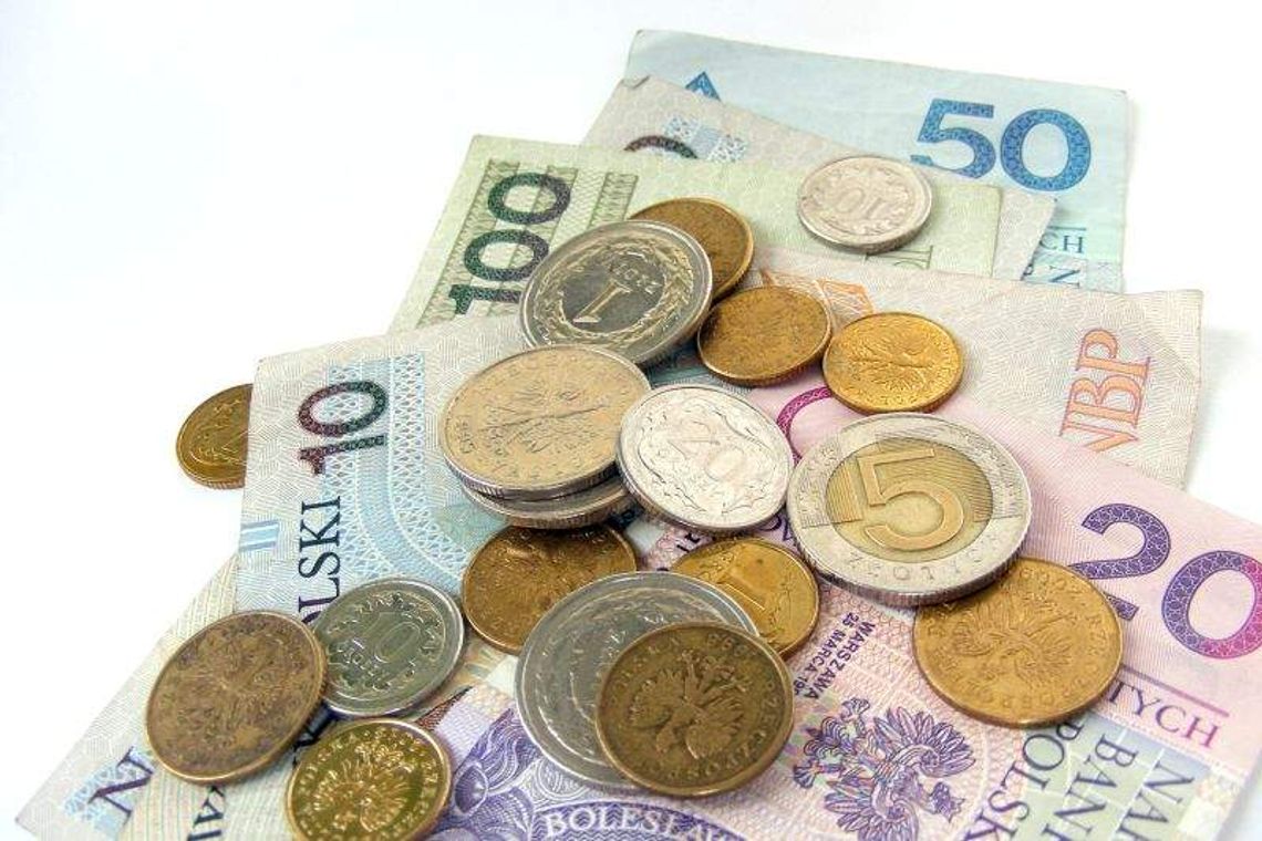 Nauczyciele dostali pensje z opóźnieniem. Czyja to wina?