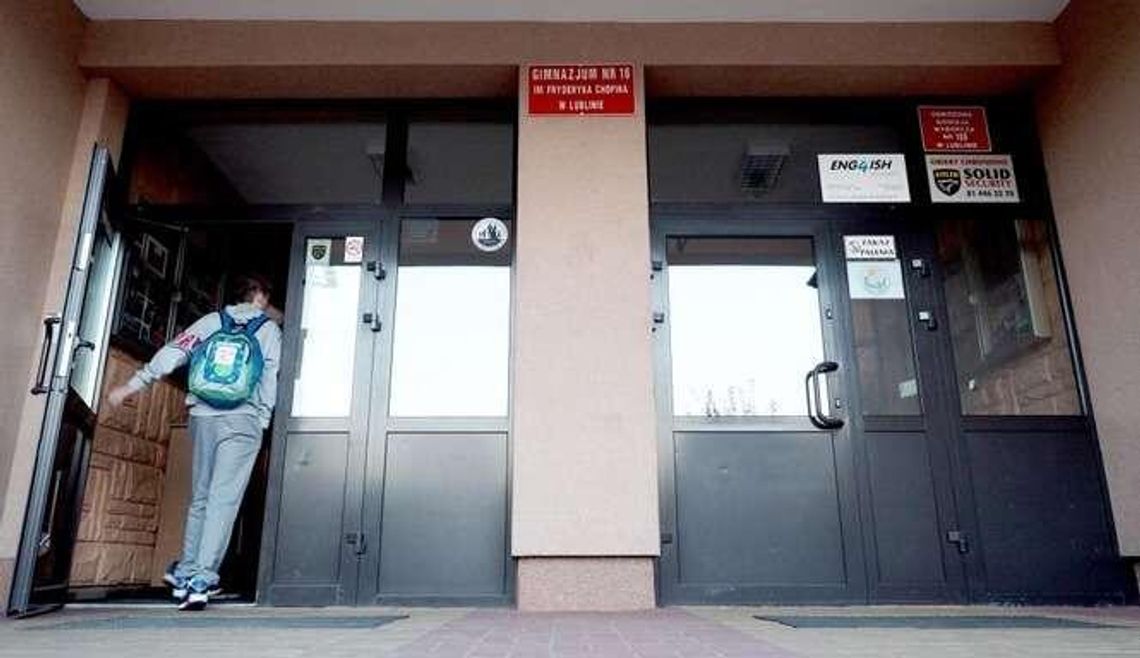 Nauczyciele gimnazjów zwierają szeregi. Zbiórka podpisów pod protestem przeciwko likwidacji szkół