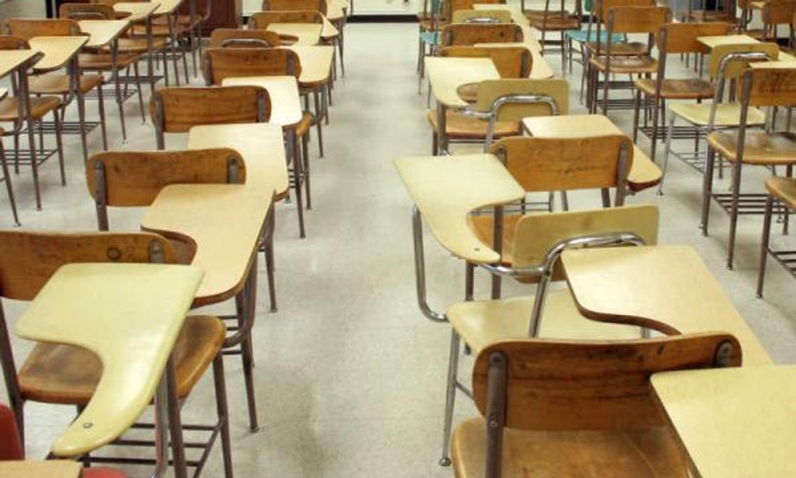 Nauczyciele stracili pracę. Za to zatrudnieni zostali syn starosty i radny