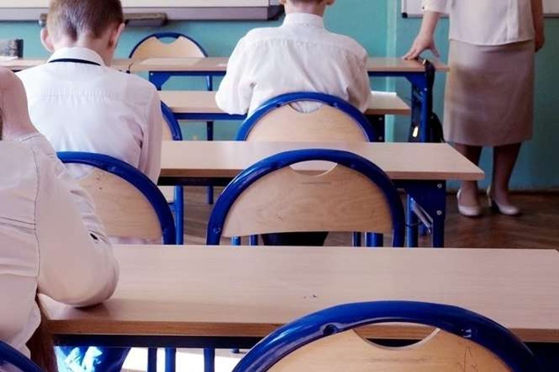 Nauczycielka oskarżona o uderzenie ucznia książką