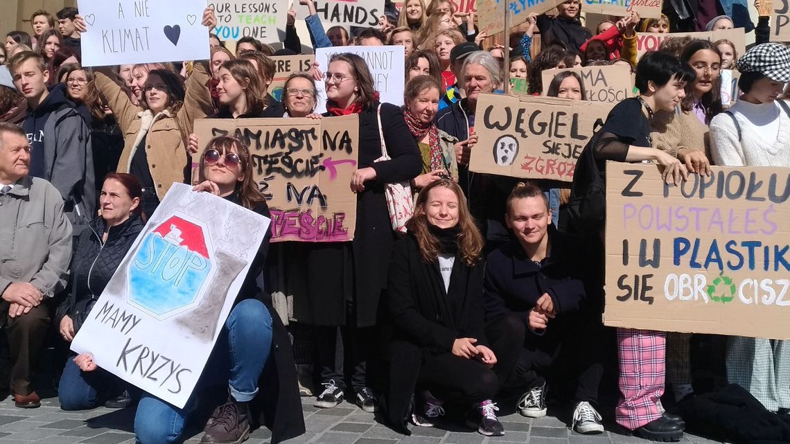 Nauka o klimacie, jako nowy przedmiot w szkołach? Nauczyciel: "Pomysł jest bardzo dobry, ale chyba nierealny"