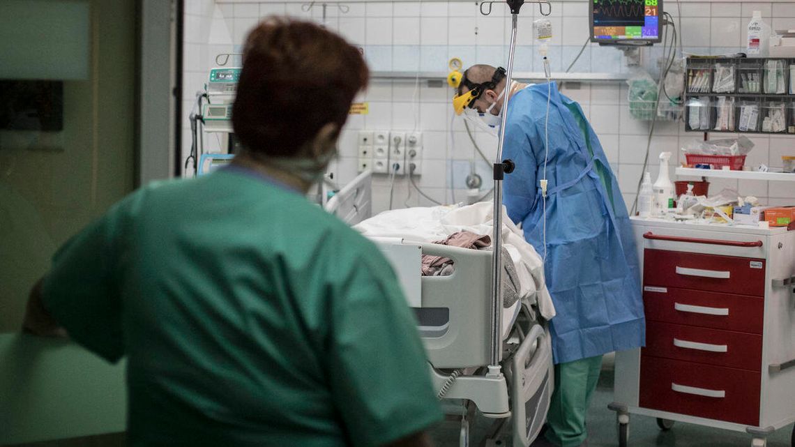 Naukowcy: COVID-19 jest prawdopodobnie chorobą sezonową