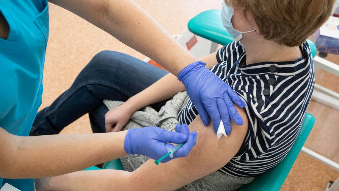 Naukowcy: Większość efektów niepożądanych po szczepieniu przeciwko COVID-19 to efekt placebo Naukowcy: Większość efektów niepożądanych po szczepieniu przeciwko COVID-19 to efekt placebo