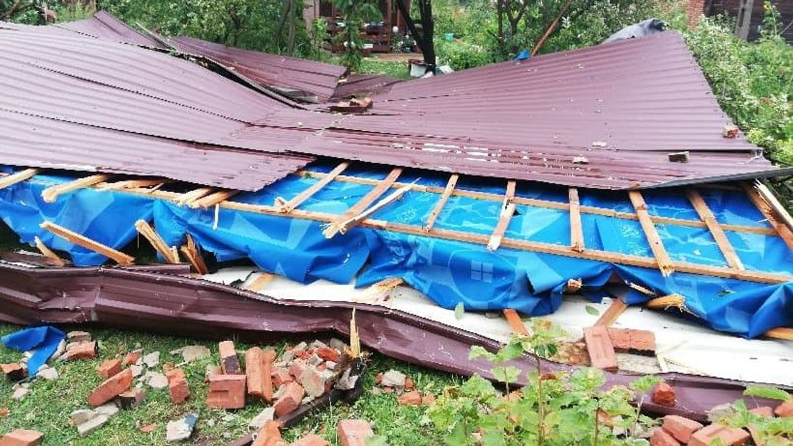 Nawałnica w okolicach Kraśnika. Zerwane dachy, zalane piwnice [zdjęcia]