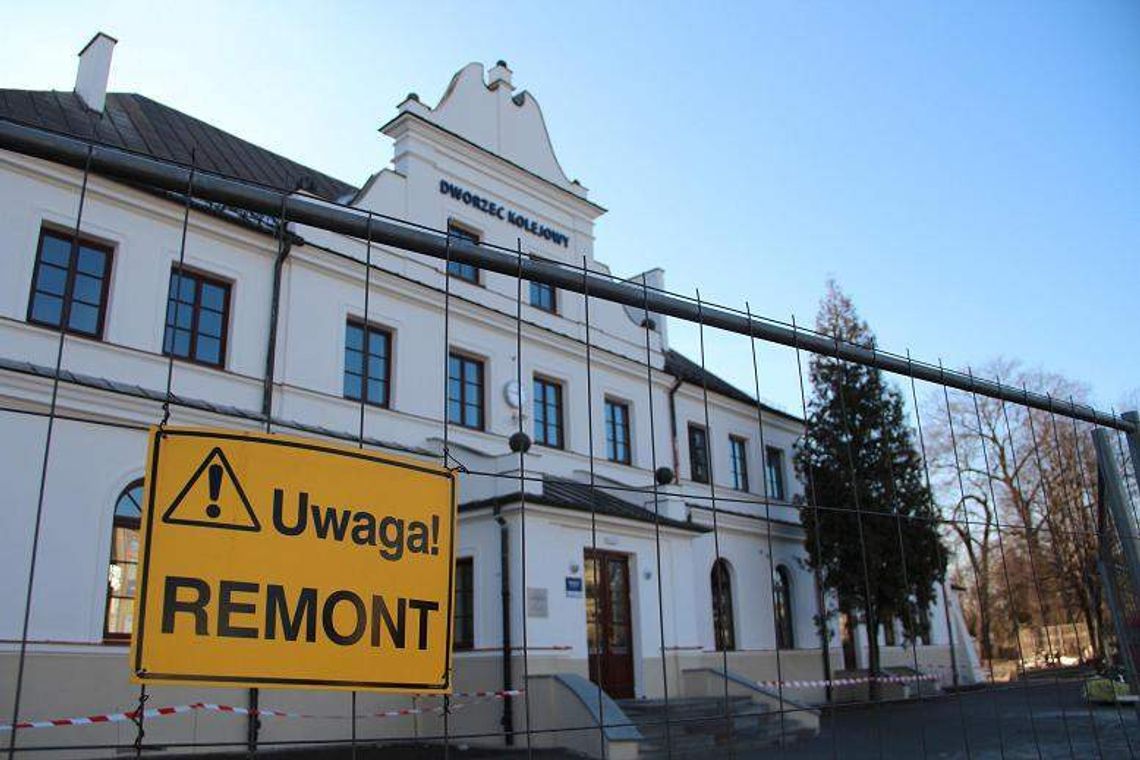 Nawet dworzec może się spóźnić Nawet dworzec może się spóźnić