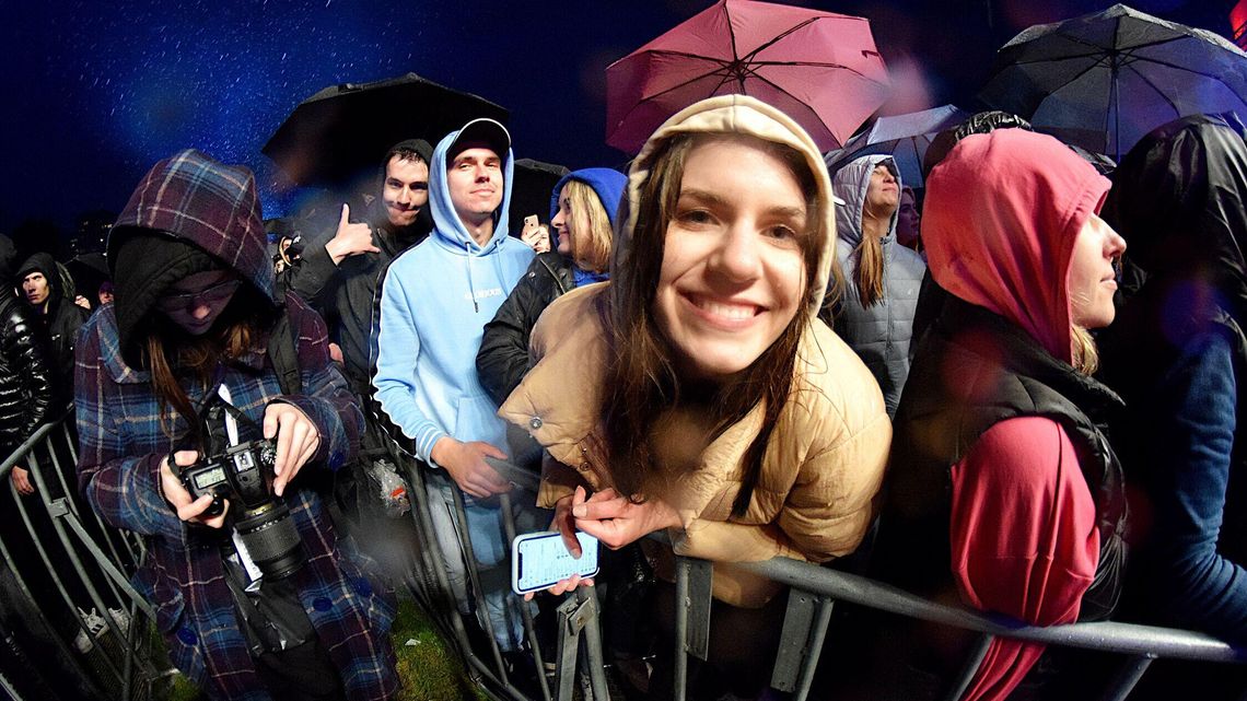 Nawet w deszczu studenci bawią się na Juwenaliach Nawet w deszczu studenci bawią się na Juwenaliach